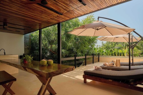 Oceanview King Suite w/ Soaking Tub & Rooftop Terrace