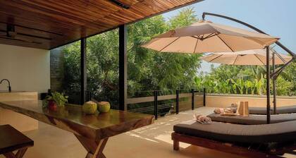 Oceanview King Suite w/ Soaking Tub & Rooftop Terrace