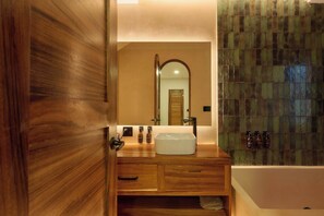 Shower, hair dryer, shampoo - Oceanview King Suite w/ Soaking Tub & Rooftop Terrace (Puerto Escondido)