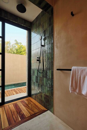 Shower, hair dryer, towels, shampoo - Stylish Villa w/ Private Pool Near Beach (Puerto Escondido)