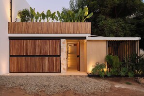 Exterior - Exclusive Coastal Retreat w/ Private Pool & Rooftop Jacuzzi (Puerto Escondido)