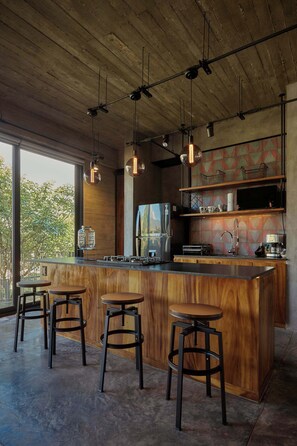 Fridge, microwave, oven, stovetop - Stylish Apartment w/ Hot Tub & Mountain Views (Oaxaca de Juárez)