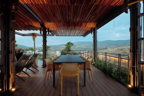Outdoor dining - Stylish Apartment w/ Hot Tub & Mountain Views (Oaxaca de Juárez)