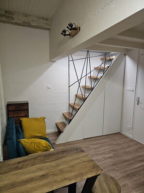 Interior - Mini Loft 200m from the ramparts Air conditioning Walking distance to train station Parking (Avignon)