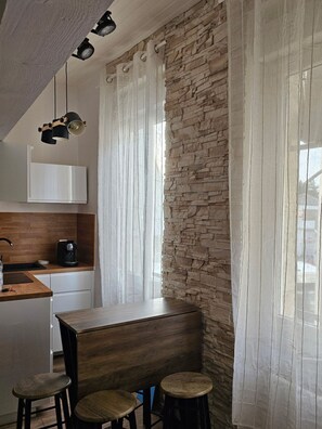 Interior - Mini Loft 200m from the ramparts Air conditioning Walking distance to train station Parking (Avignon)