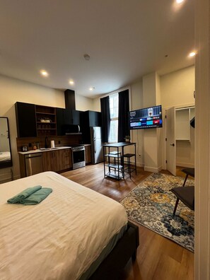 Iron/ironing board, WiFi, bed sheets