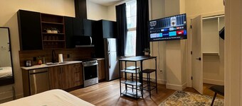 The King Nook - King Bed Studio in Downtown, AC