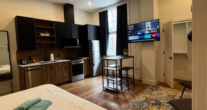 The King Nook - King Bed Studio in Downtown, AC
