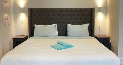 The King Nook - King Bed Studio in Downtown, AC
