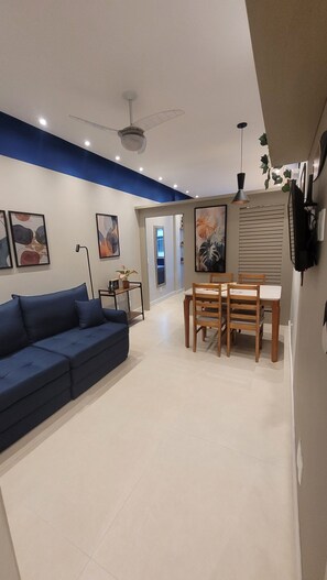 Smart TV, books - AreiAmar - modern comfort in Copacabana (Rio de Janeiro)