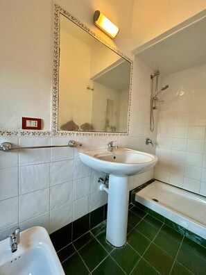 Apartment, 1 Bedroom, Balcony | Bathroom - La Casa del Teatro Politeama (Palermo)