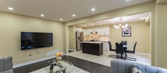 Cozy Oshawa Family Escape