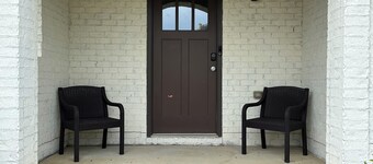 Spacious 4-bedroom townhome in charming Birmingham with AC