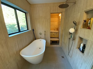 Secadora de cabello, bidet, toallas, jabón