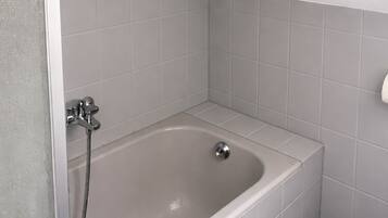 Lägenhet Economy - utsikt mot innergården | Badrum