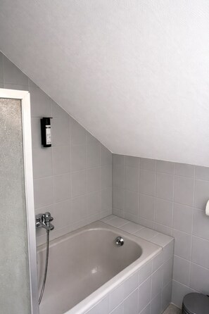 Lägenhet Economy - utsikt mot innergården | Badrum