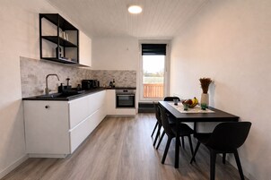 Family Apartment, Balcony, Garden View | Private kitchen