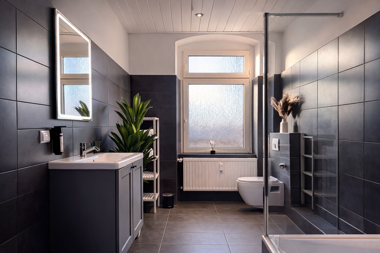 Familienapartment, Balkon, Gartenblick | Badezimmer | Haartrockner, Handtücher, Seife, Shampoo