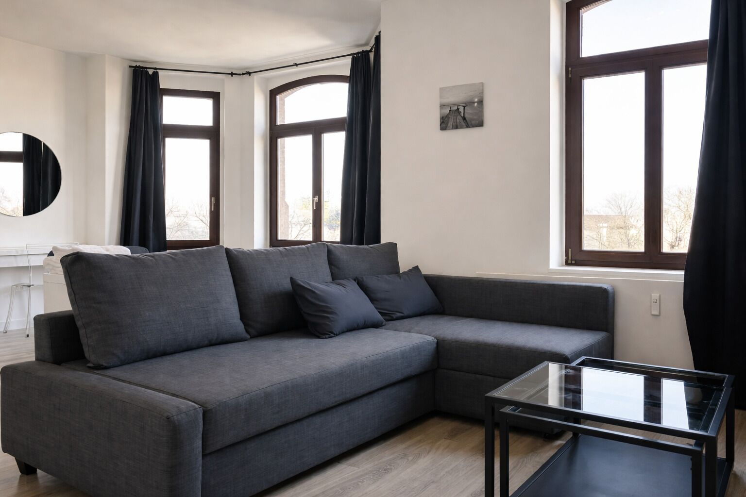 패밀리 아파트, 발코니, 정원 전망 | 거실 공간