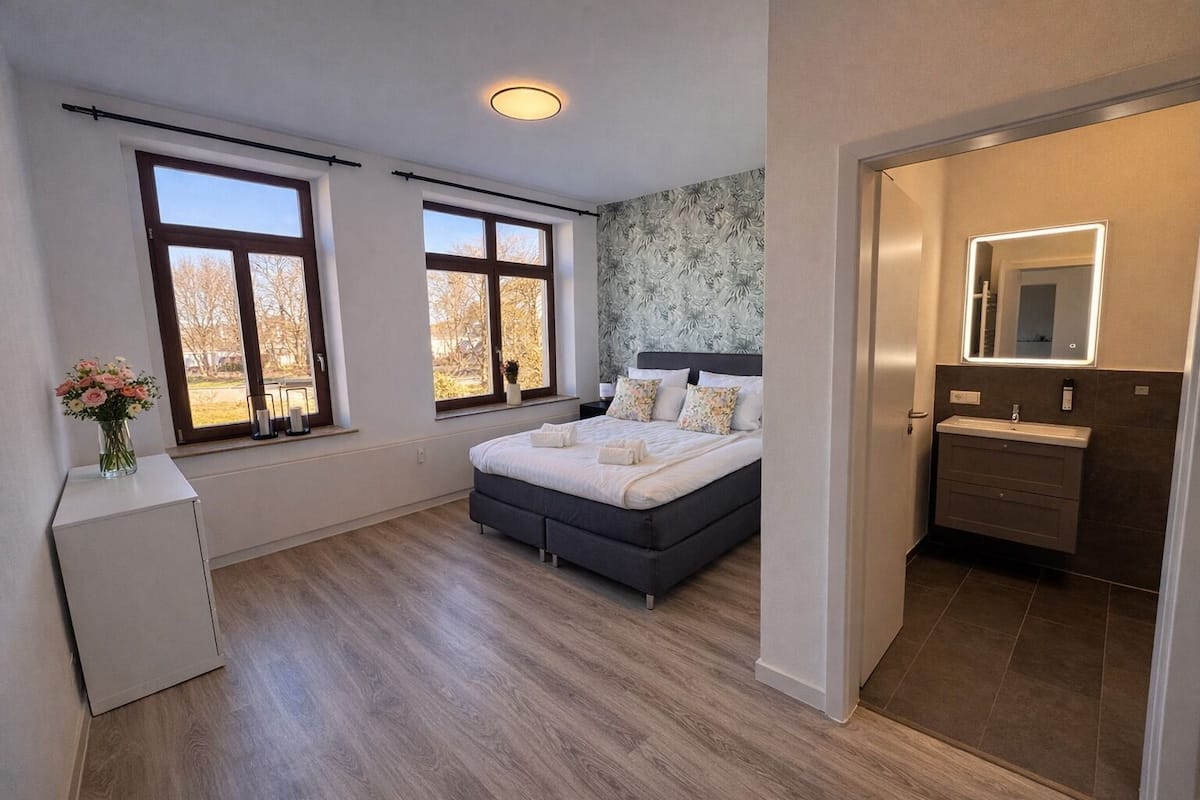 Comfort Apartment, 1 Queen Bed with Sofa bed, Kitchenette