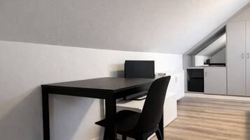 Economy Apartment, Courtyard View | Dining