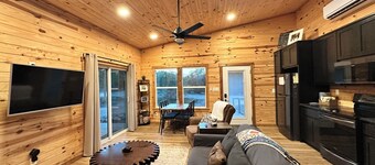 THE MOCKINGBIRD:
Cozy & Modern Guest Cabin, between San Marcos & Wimberley!