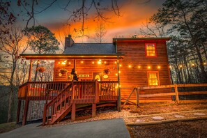 Exterior - *NEW*Chet's Treehouse•FREE PETS•King Bed•Firepit•Hot Tub•Game Room (Ellijay)