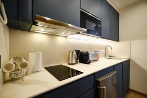 Deluxe Studio, 1 King Bed with Sofa bed, Non Smoking | Private kitchen - Il Focolare Premium Suites (Avilés)