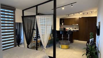 Desk, WiFi, bed sheets