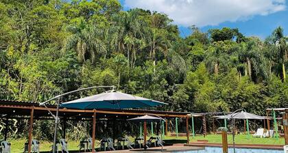 Fauna Cabin 25m²: Queen Bed | Hot Tub | Fireplace | Streaming