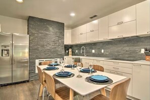 Dining - Walk to Old Colorado City - Modern 3BR Retreat! (Colorado Springs)