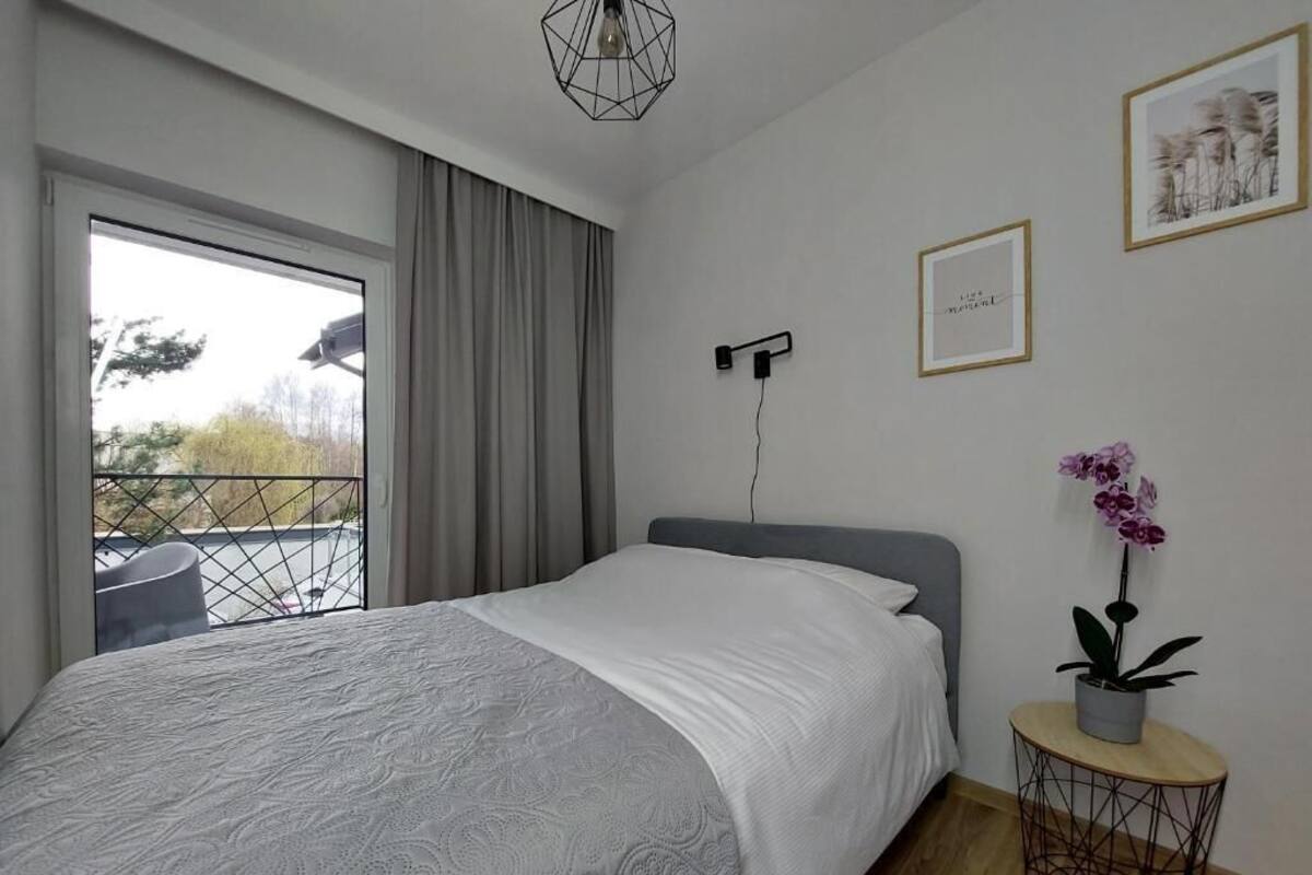 Familie appartement, balkon, uitzicht op tuin