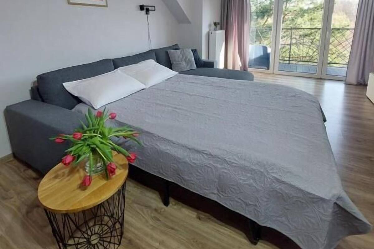 Familie appartement, balkon, uitzicht op tuin