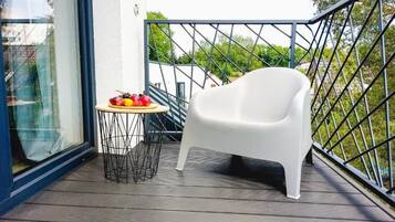 Apartemen Keluarga, balkon, pemandangan kebun | Halaman properti