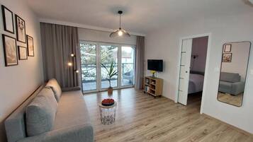 Family Apartment, Balcony, Garden View | Living area