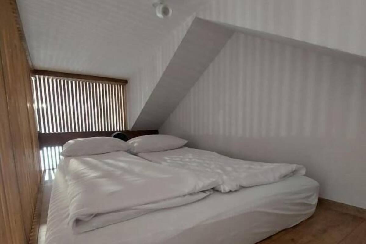 Familie appartement, privébadkamer, uitzicht op binnenplaats