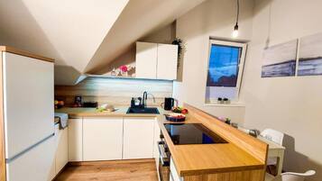 Family Apartment, Kitchen, Courtyard View | Private kitchen