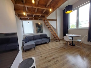 Family Apartment, Private Bathroom, Courtyard View | Living area