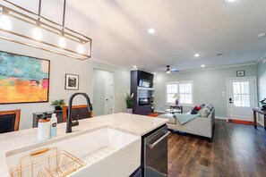 TV, books - Newer Build 2024 Home near Granada Golf Course (Hot Springs Village)