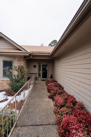 Exterior detail - Bright, Open Layout Home close to East Gate and Golf Courses (Hot Springs Village)