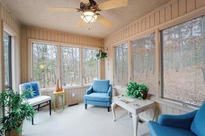 Living area - Bright, Open Layout Home close to East Gate and Golf Courses (Hot Springs Village)