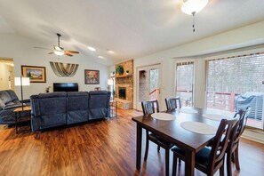 Interior - Bright, Open Layout Home close to East Gate and Golf Courses (Hot Springs Village)