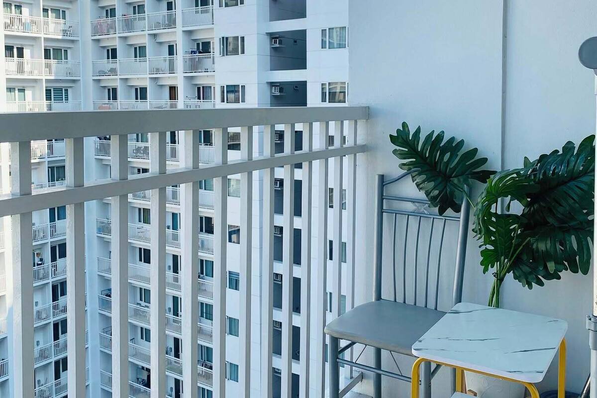 舒適公寓客房, 陽台, 泳池景觀 | 住宿一隅