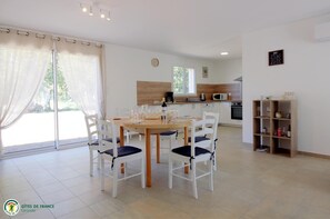 Dining - Vrbo Property (VENSAC)