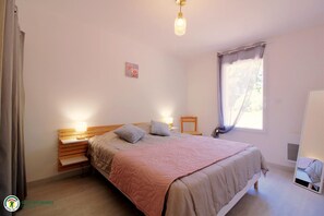 Room - Vrbo Property (VENSAC)