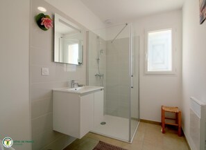 Bathroom - Vrbo Property (VENSAC)