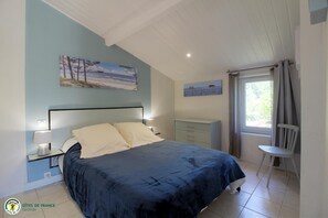 Room - Vrbo Property (GRAYAN ET L'HOPITAL)