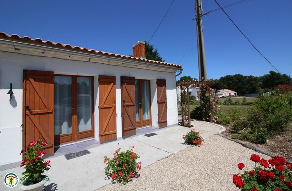 Exterior detail - Vrbo Property (GRAYAN ET L'HOPITAL)