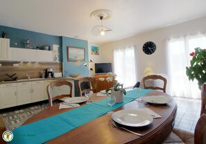 Dining - Vrbo Property (GRAYAN ET L'HOPITAL)
