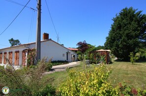 Exterior - Vrbo Property (GRAYAN ET L'HOPITAL)
